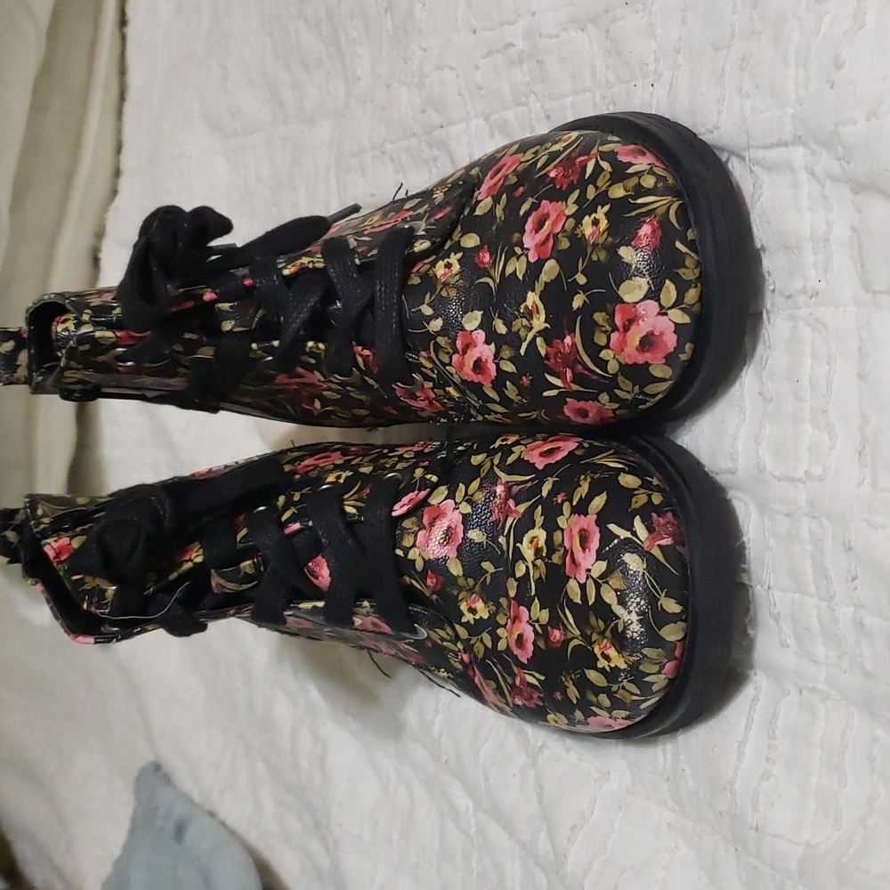 Sophie 17 black floral boots
